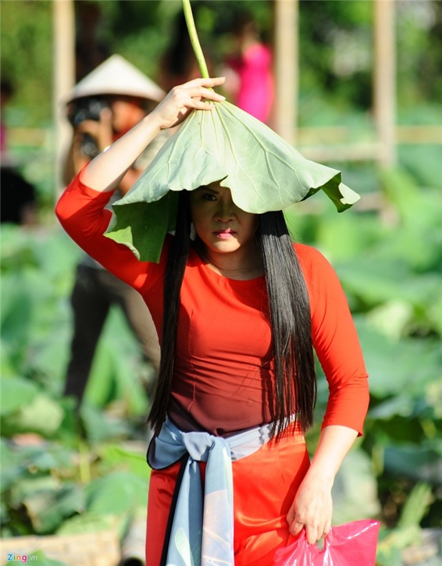 Gioi tre Ha thanh doi nang tao dang voi sen mat mua hinh anh 11