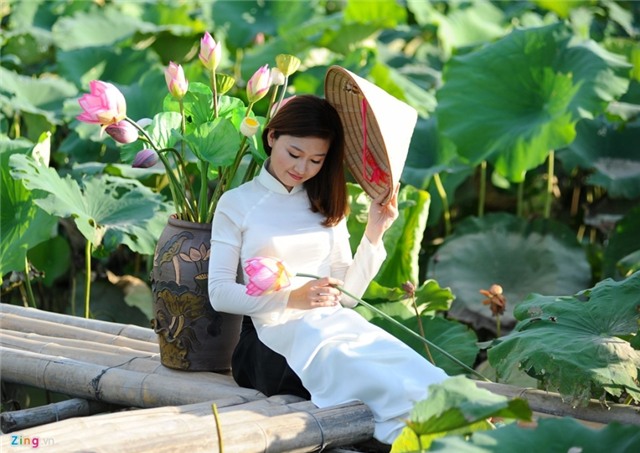 Gioi tre Ha thanh doi nang tao dang voi sen mat mua hinh anh 9