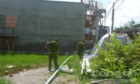 Hai cong nhan bi dien giat tu vong khi thi cong nha nghi hinh anh 1