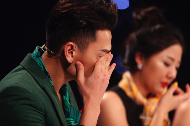 Cậu bé hát đám cưới lại khiến Isaac, Văn Mai Hương khóc nghẹn - Ảnh 3.