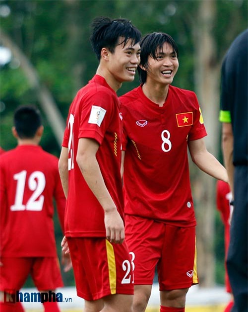 ĐT Việt Nam – ĐT Singapore: Lần đầu của Hữu Thắng - 2