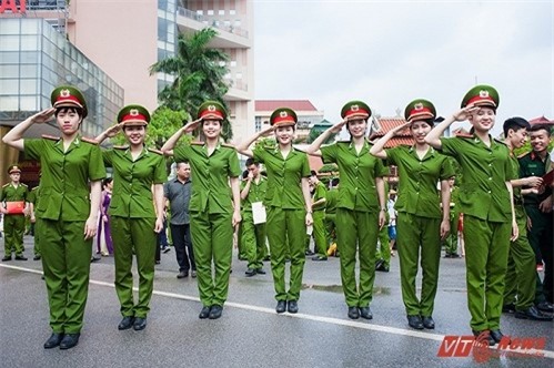 Nữ thủ khoa kép xinh đẹp của Học viện Cảnh sát Nhân dân