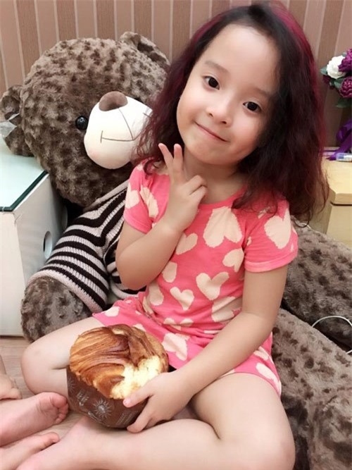 Chân dung bé gái hot nhất của "Bố ơi mình đi đâu thế" - 10