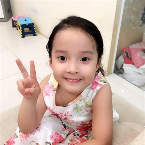 Chân dung bé gái hot nhất của "Bố ơi mình đi đâu thế" - 11