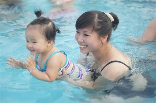 Chân dung bé gái hot nhất của "Bố ơi mình đi đâu thế" - 3