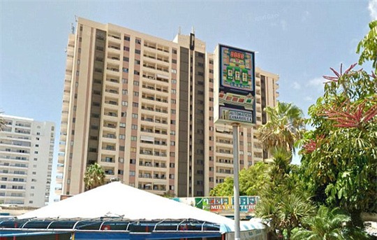  Tòa nhà căn hộ Paraiso del Sur ở khu nghỉ dưỡng Adele, nơi xảy ra vụ việc. Ảnh: Daily Mail 