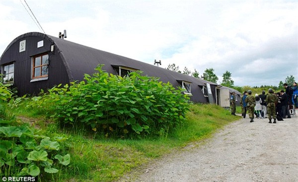 Tòa nhà nơi cậu bé đã sống trong suốt 6 ngày bị mất tích.