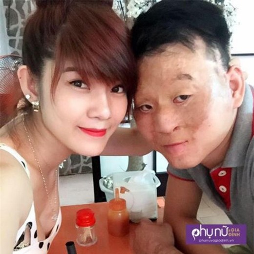 Sau hai năm kết hôn, cặp chồng xấu - vợ xinh nổi tiếng mạng giờ ra sao?