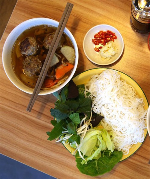 Cơn sốt, 'Bún chả Obama', Singapore, vỉa hè, Hà Nội, khách hàng, đông khách