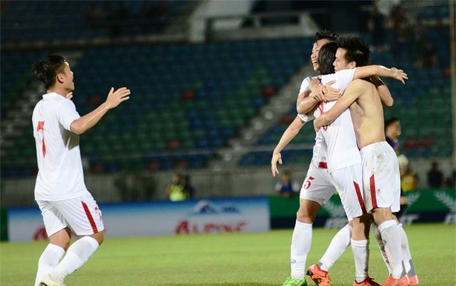 Thầy trò HLV Hữu Thắng nhận gần 1 tỷ đồng sau chức vô địch Cúp tứ hùng - Ảnh 1.