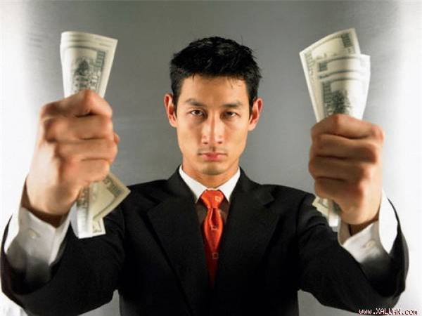 Đàn ông keo kiệt thì biết cách “giữ tiền rất tốt“