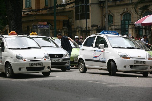 Giá xăng tăng, taxi, giá cước, vận tải, giao thông, đại lý xăng, thua lỗ, tài xế, nhà xe