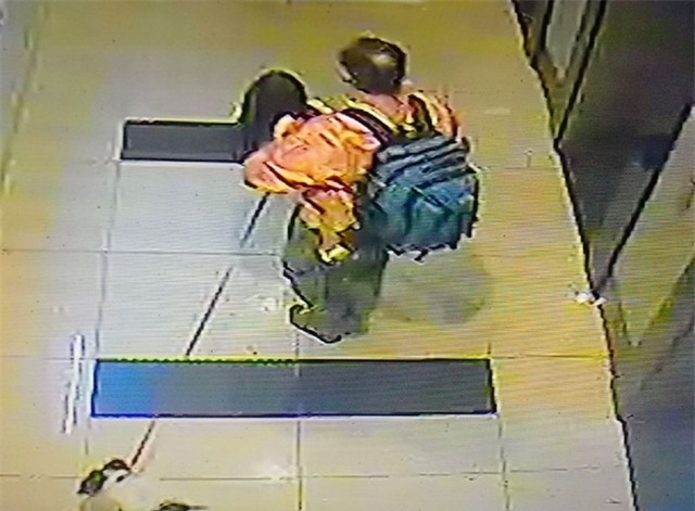 Hà Nội: Người mẹ nhờ cư dân mạng tìm tung tích con gái bị cha ngoại quốc đưa đi khỏi trường - Ảnh 2.