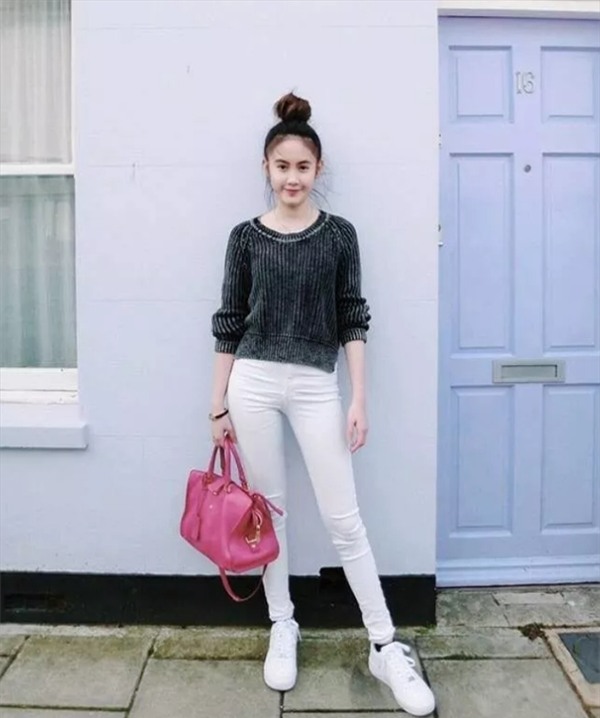 Cô nàng hiện đang là du học sinh tại Anh