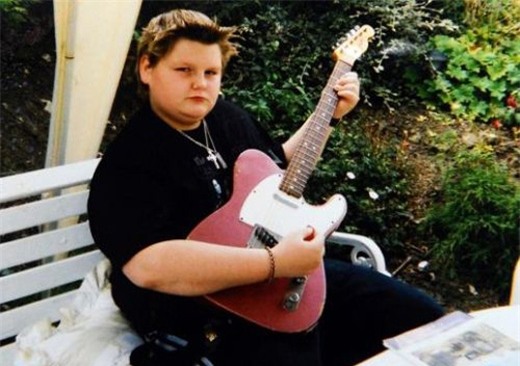 Ở tuổi 15, Nathan Hewitt từng nổi tiếng bất đắc dĩ trên các mặt báo nước Anh với biệt danh