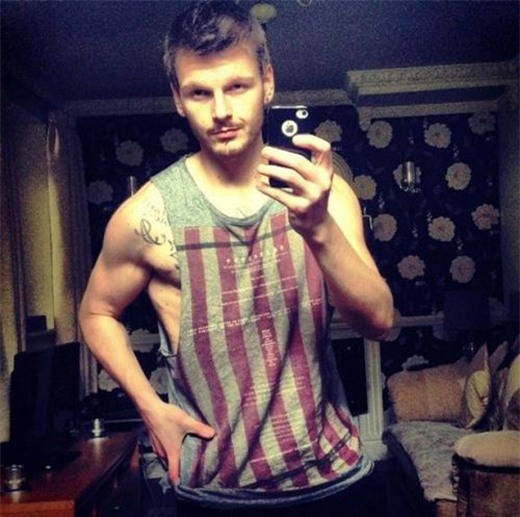 Nathan Hewitt hiện tại sở hữu trung tâm huấn luyện gym riêng