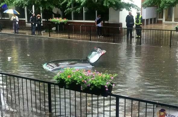 ngập lụt, sấm chớp, mưa lớn, London, Paris