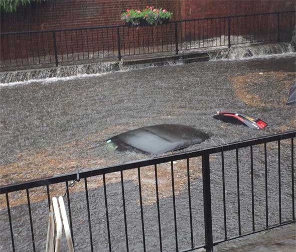 ngập lụt, sấm chớp, mưa lớn, London, Paris