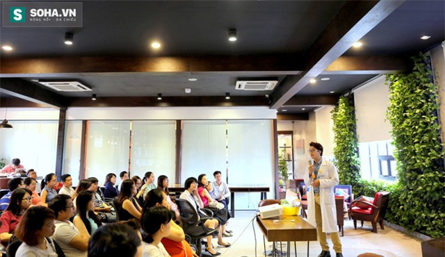 Hot boy khoa sản bị các thai phụ trẻ xin số điện thoại - Ảnh 2.