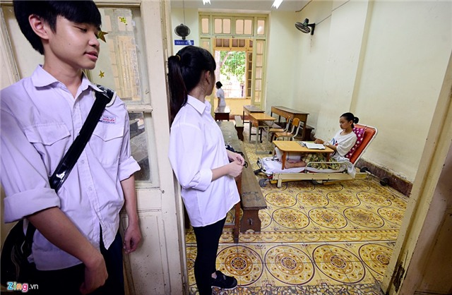 Di thi bang xe cuu thuong, ngoi giuong benh lam bai hinh anh 6