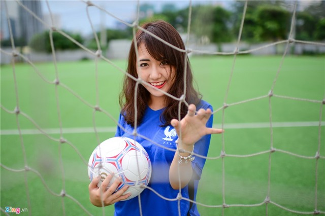 Nu sinh co vu tuyen Phap va me Giroud vi dep trai hinh anh 4