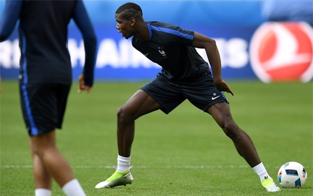 Pogba khoe kieu toc la truoc tran mo man Euro hinh anh 4