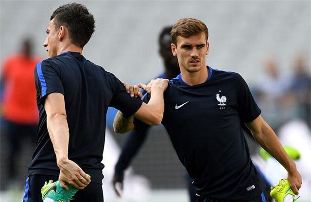 Pogba khoe kieu toc la truoc tran mo man Euro hinh anh 6