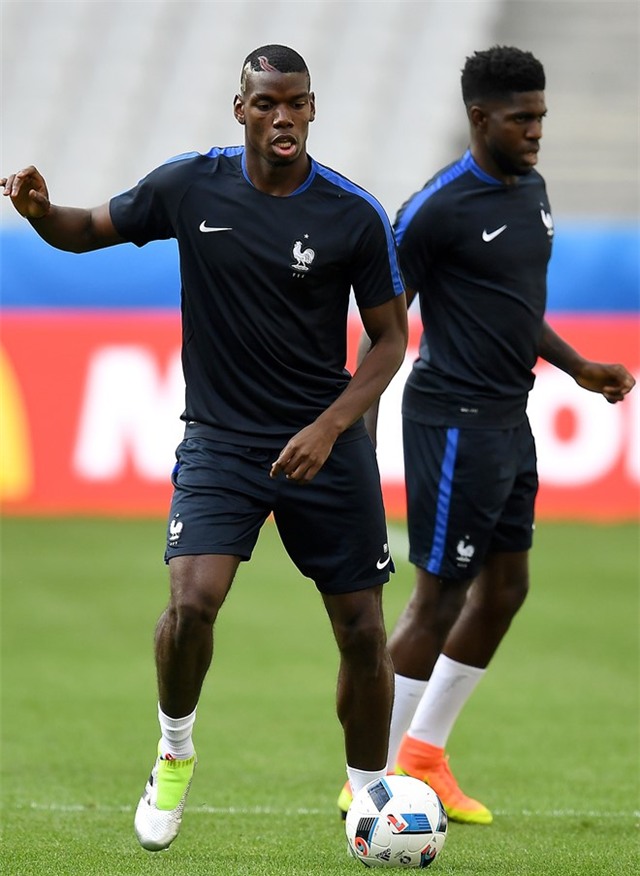 Pogba khoe kieu toc la truoc tran mo man Euro hinh anh 8