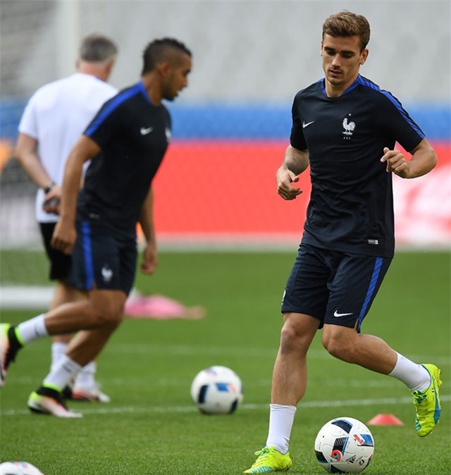 Pogba khoe kieu toc la truoc tran mo man Euro hinh anh 9