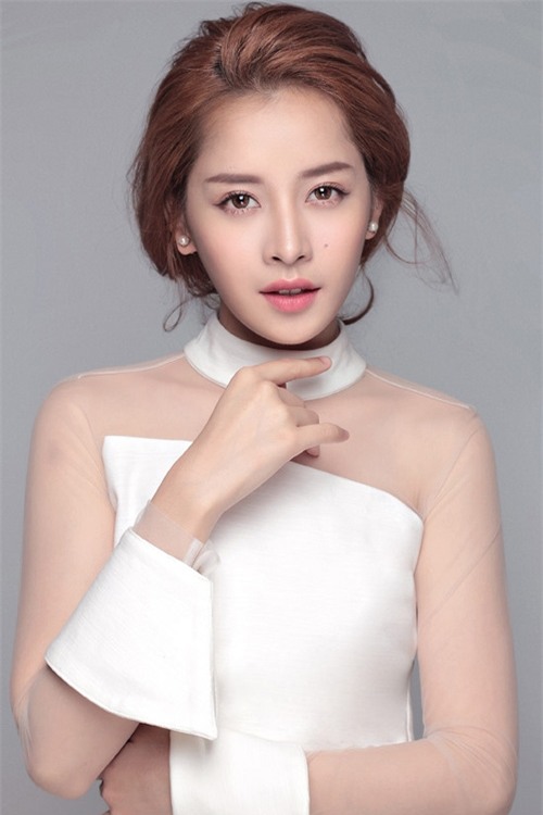 Xu hướng trang điểm tự nhiên, trong suốt khiến sao Việt mê mẩn