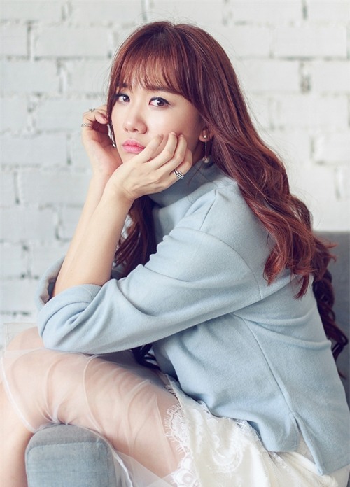 Xu hướng trang điểm tự nhiên, trong suốt khiến sao Việt mê mẩn