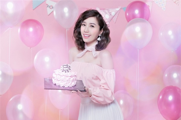 Xu hướng trang điểm tự nhiên, trong suốt khiến sao Việt mê mẩn