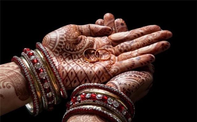 co dau an do bi gia dinh chong thieu song vi lan da ngam den hinh anh 1