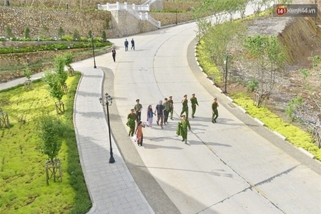 Thi thể du khách người Anh được chuyển về Sa Pa trong sự ngóng chờ mòn mỏi của người thân - Ảnh 8.