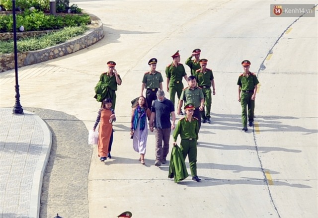 Thi thể du khách người Anh được chuyển về Sa Pa trong sự ngóng chờ mòn mỏi của người thân - Ảnh 9.