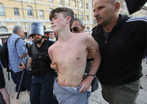 can canh cuoc chien dam mau giua cdv anh va cdv phap hinh anh 11