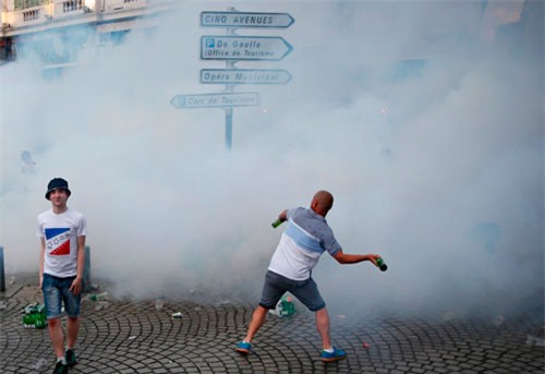 can canh cuoc chien dam mau giua cdv anh va cdv phap hinh anh 13