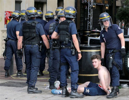 can canh cuoc chien dam mau giua cdv anh va cdv phap hinh anh 9