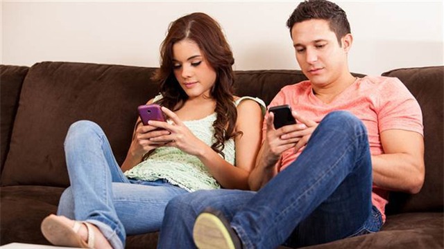 Đây là 3 lý do khiến bạn không thể rời mắt khỏi smartphone dù chỉ một giây - Ảnh 1.