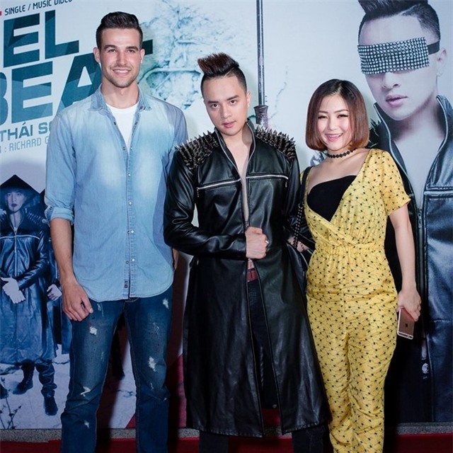 Huong Tram: '4 nam qua, Bui Anh Tuan van khong chiu lon' hinh anh 1