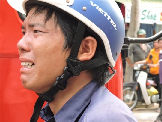 Mẹ của công nhân này hiện vẫn đang mắc kẹt bên trong