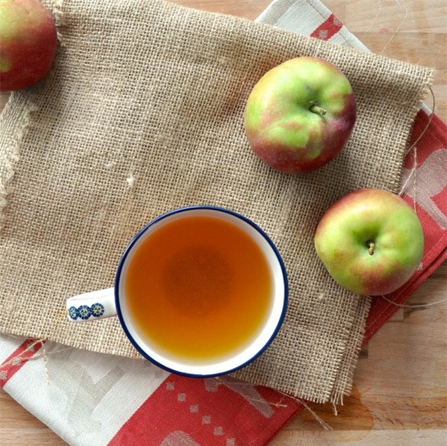 Thử ngâm chân trong giấm táo vài phút, bạn sẽ thấy điều kì diệu - Ảnh 1.