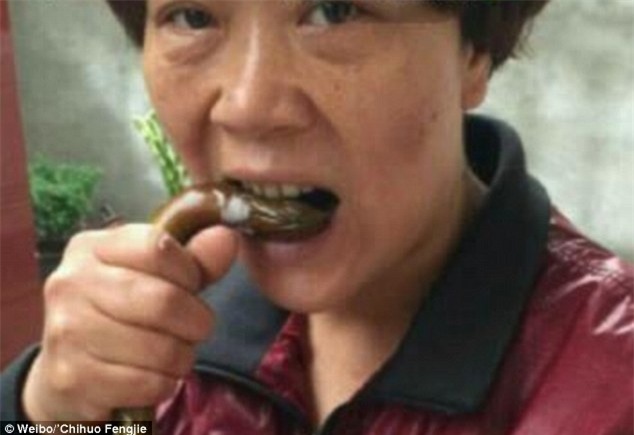 "Mặt thật" của dị nhân ăn bóng đèn rau ráu nổi tiếng TQ - 2