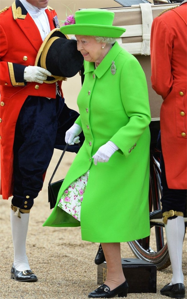 Chùm ảnh: Đại gia đình Hoàng gia tề tựu mừng sinh nhật lần thứ 90 của Nữ hoàng Anh - Ảnh 1.