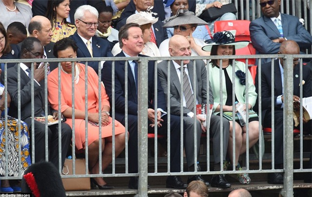 Chùm ảnh: Đại gia đình Hoàng gia tề tựu mừng sinh nhật lần thứ 90 của Nữ hoàng Anh - Ảnh 13.