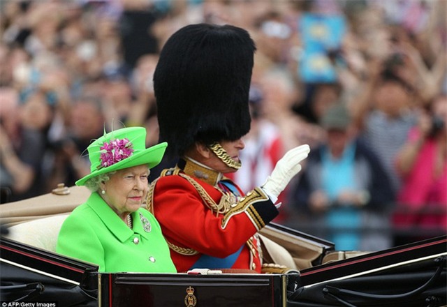 Chùm ảnh: Đại gia đình Hoàng gia tề tựu mừng sinh nhật lần thứ 90 của Nữ hoàng Anh - Ảnh 7.