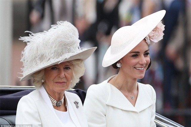 Chùm ảnh: Đại gia đình Hoàng gia tề tựu mừng sinh nhật lần thứ 90 của Nữ hoàng Anh - Ảnh 8.
