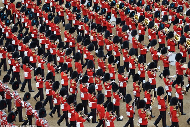 Chùm ảnh: Đại gia đình Hoàng gia tề tựu mừng sinh nhật lần thứ 90 của Nữ hoàng Anh - Ảnh 9.