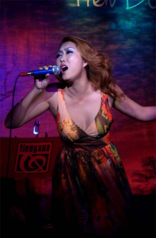 ngoai ha ho, nhung