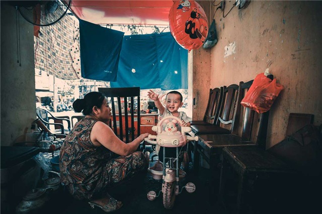 Trà đá vỉa hè, Hà thành, kinh doanh, Hà Nội, hàng quán, bình dân, giải khát, tiền tỷ